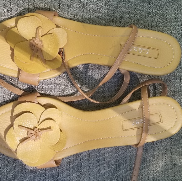 Fioni Shoes - Fioni all leather Italian golden summer wedge sz10